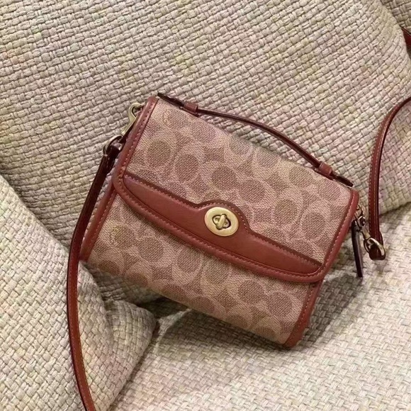 coach Kip Turnlock Crossbody In Signature Canvas c4204